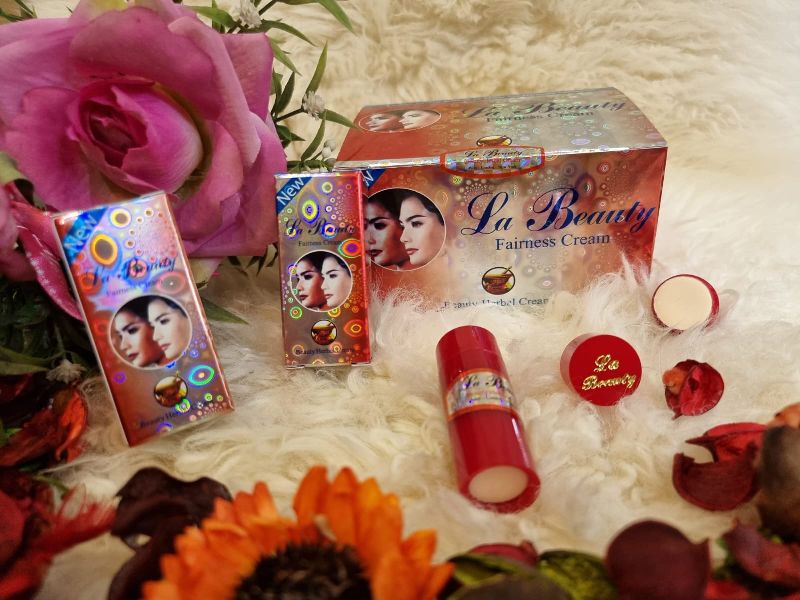 کرم لا بیوتی La Beauty تایلندی ۱۰ گرم | رفع لک‌ها و روشن‌کننده پوست صورت با فرمولاسیون تخصصی